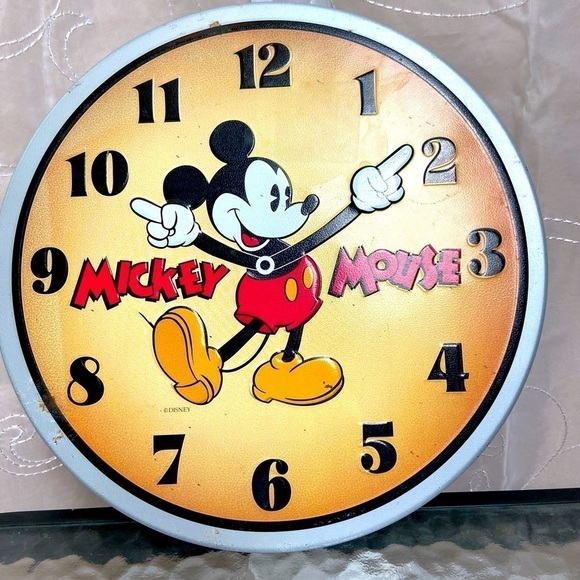 Disney Mickey Mouse Reusable Clock Tin - Picture 1 of 9